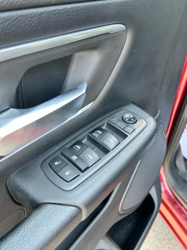 2019 RAM 1500 Big Horn 4x4 Crew Cab 6'4" Box - Photo #9