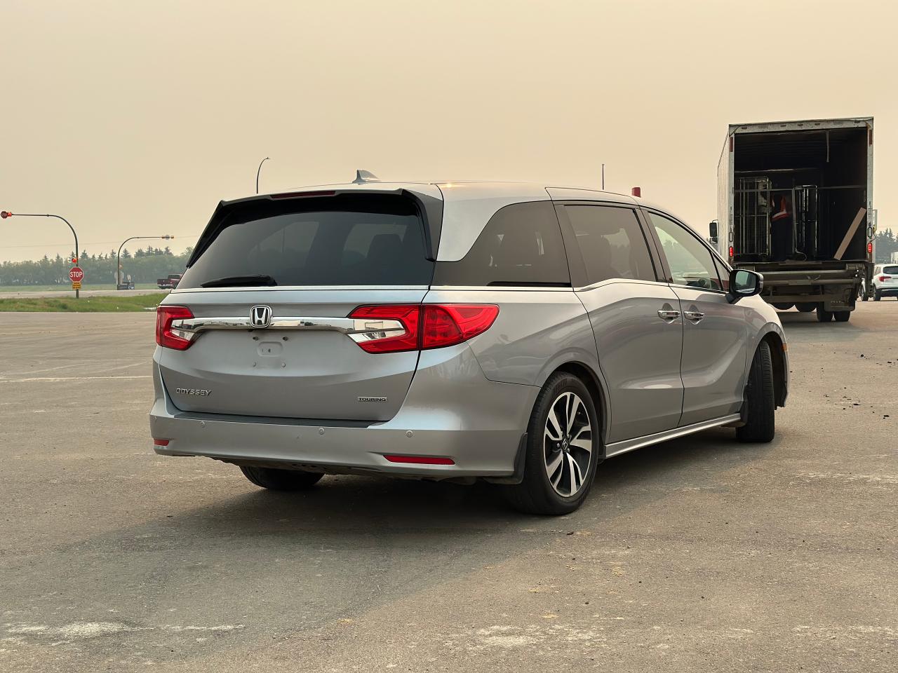 2018 Honda Odyssey Touring Photo4