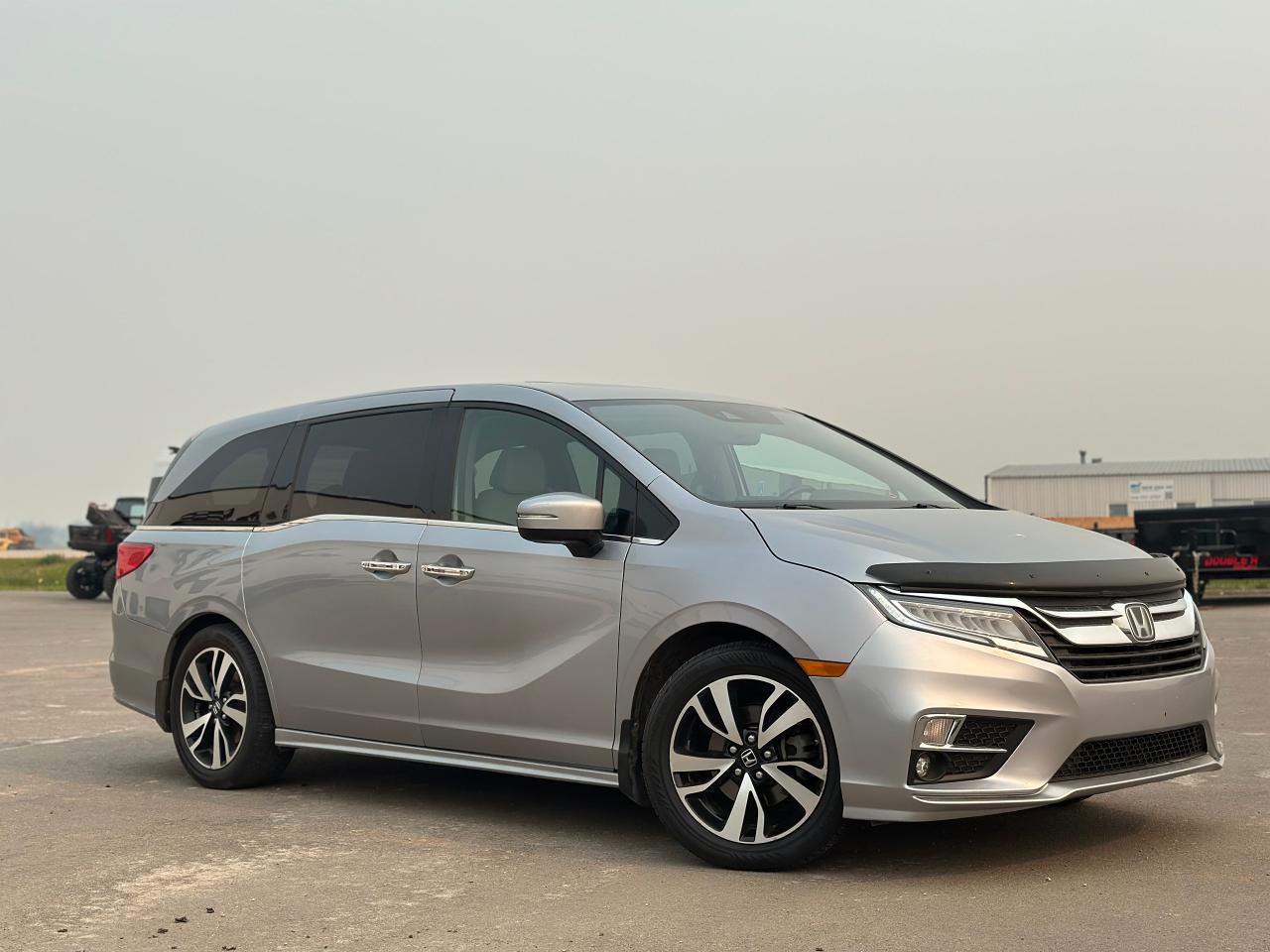 2018 Honda Odyssey Touring Photo2