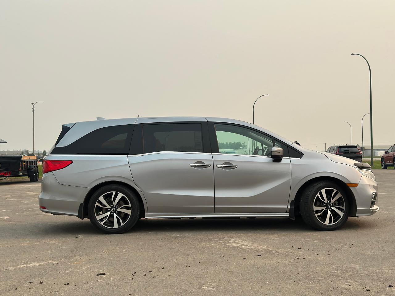 2018 Honda Odyssey Touring Photo3