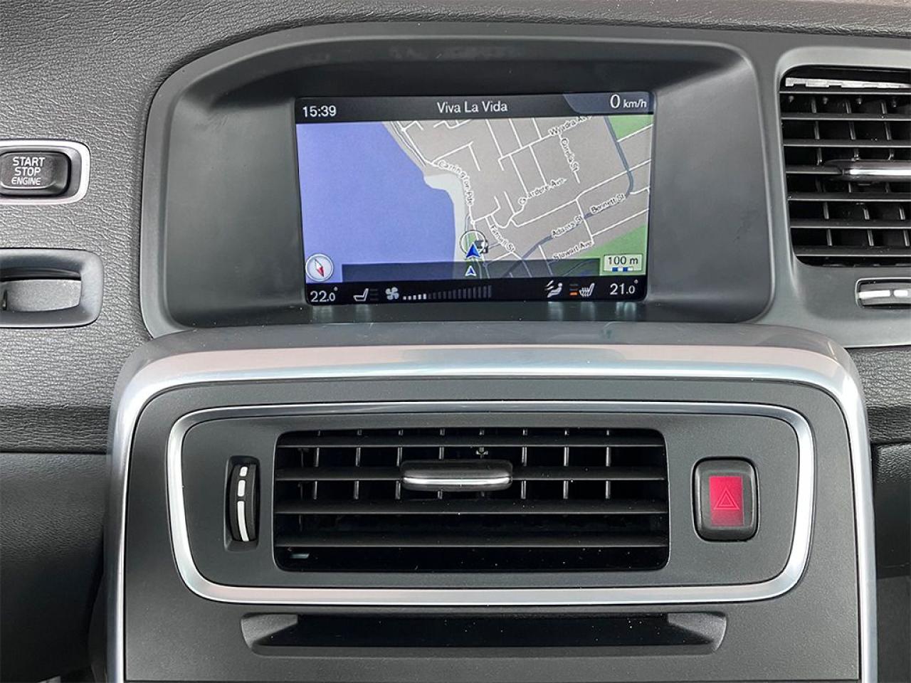 2015 Volvo V60 T5 DRIVE-E |NAVI|REARCAM|LEATHER|ROOF|ALLOYS - Photo #2