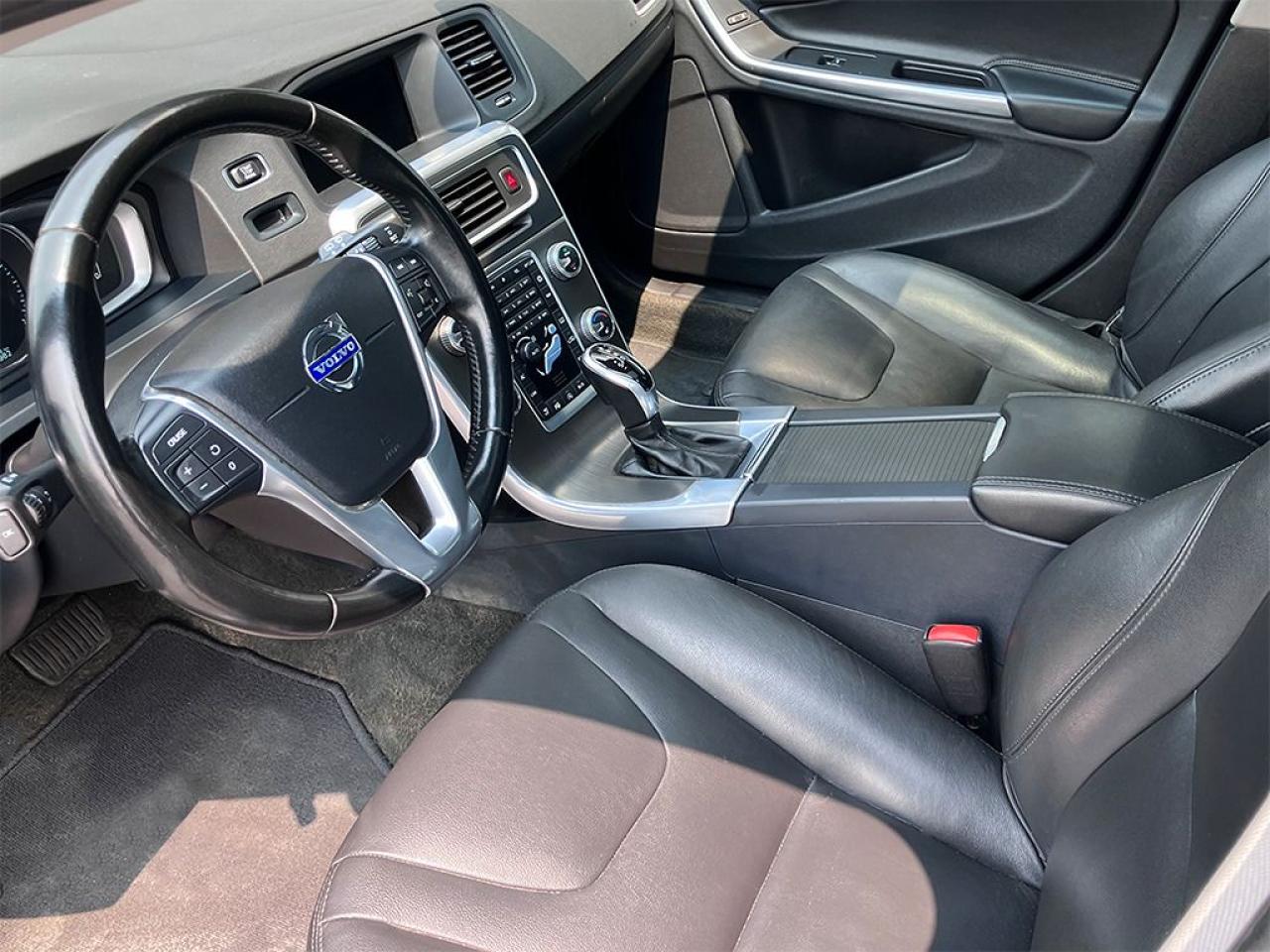 2015 Volvo V60 T5 DRIVE-E |NAVI|REARCAM|LEATHER|ROOF|ALLOYS - Photo #7