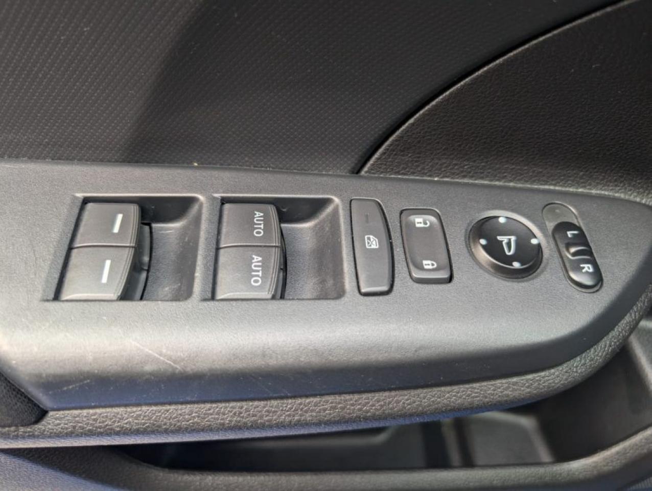 2019 Honda Civic LX HATCHBACK - Photo #21
