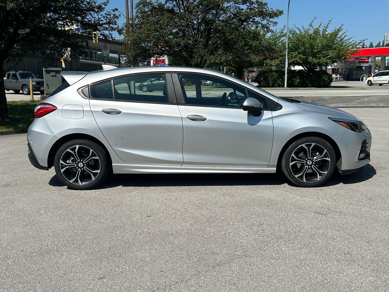 2019 Chevrolet Cruze LT - Photo #5