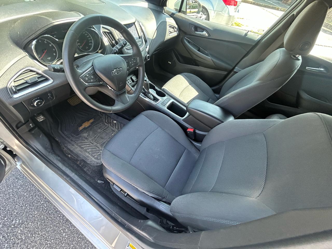 2019 Chevrolet Cruze LT - Photo #9