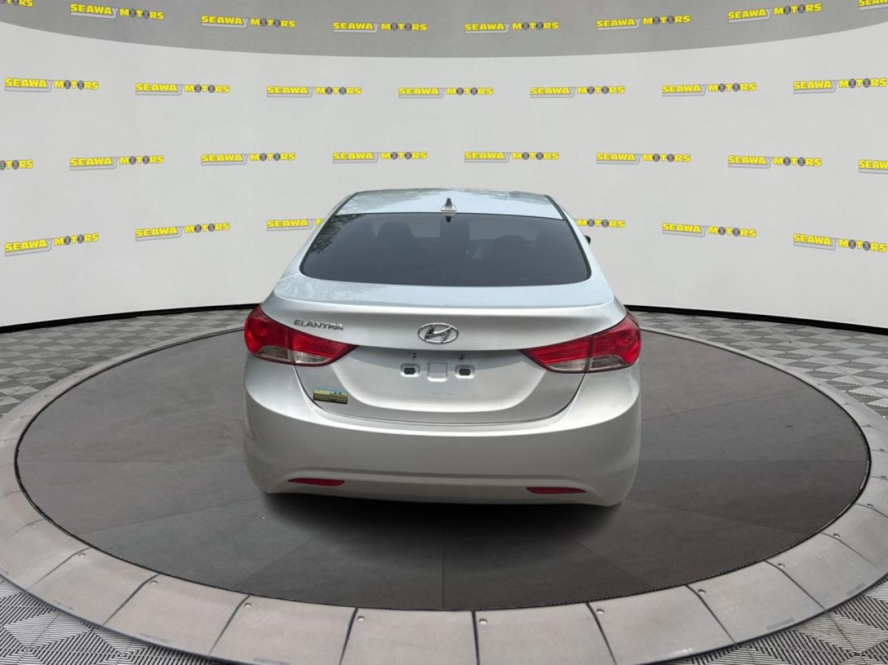 2012 Hyundai Elantra  - Photo #4