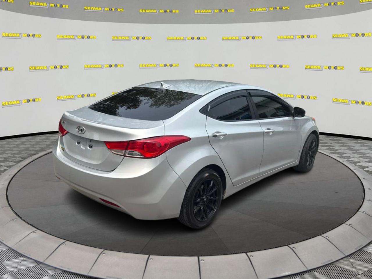 2012 Hyundai Elantra  - Photo #3