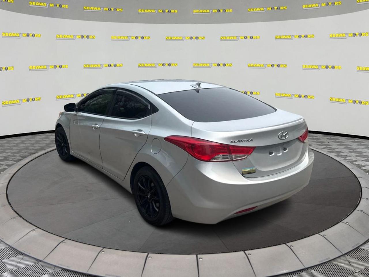 2012 Hyundai Elantra  - Photo #5