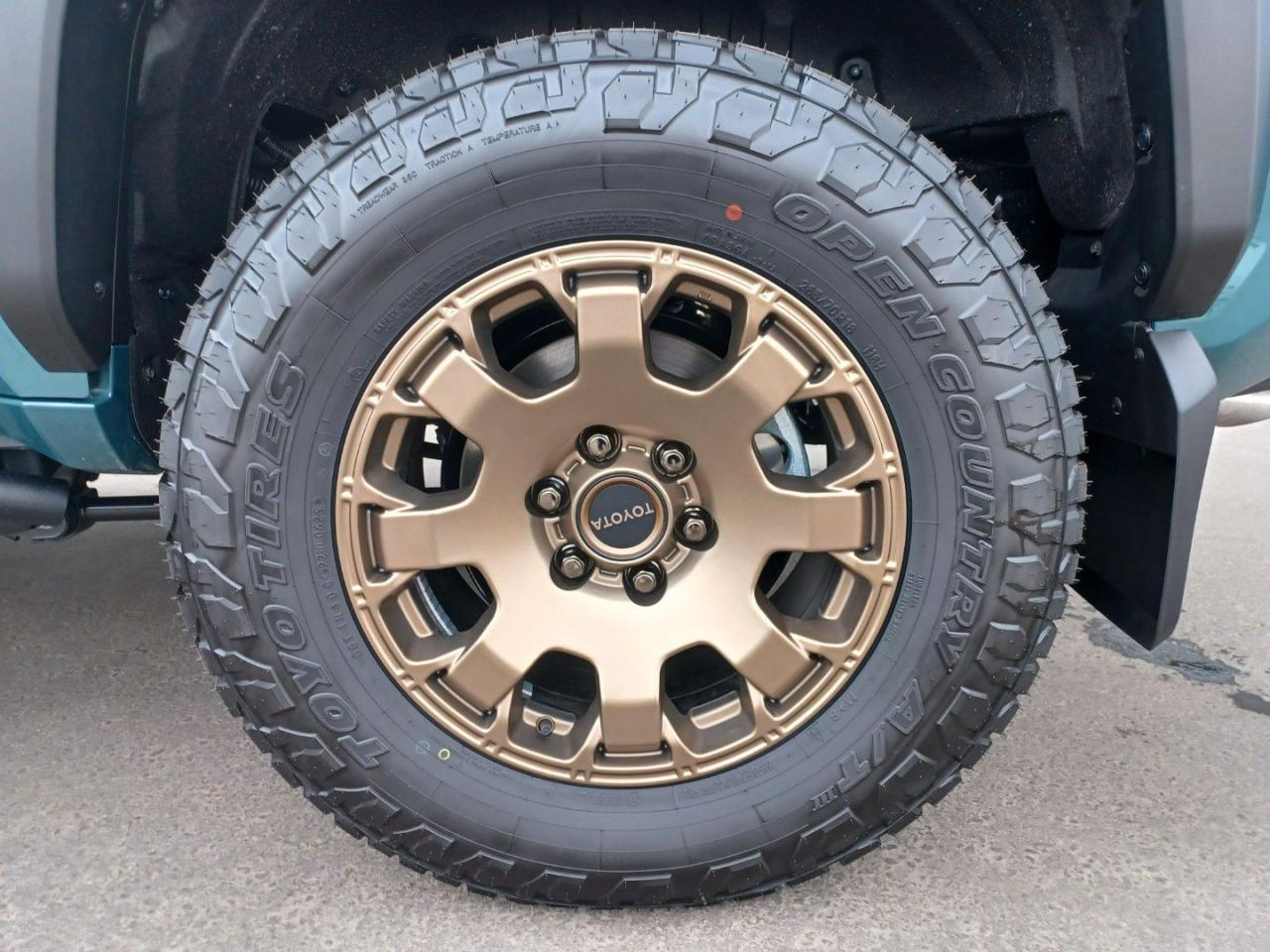 12600040