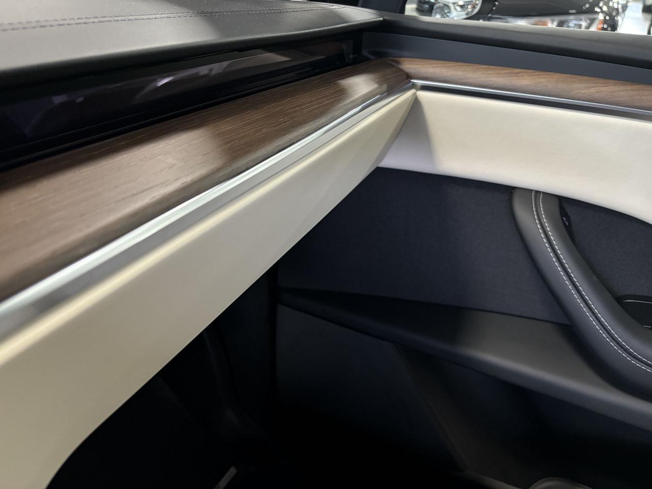 2023 Tesla Model X AWD|AUTOPILOT|INSANEMODE|FALCONDOORS|AIRSUSPENSION - Photo #23