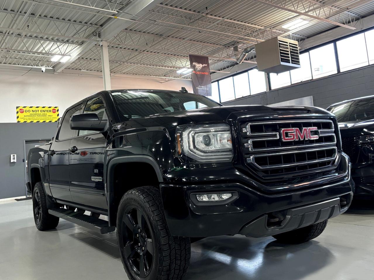 2017 GMC Sierra 1500 SLE|ELEVATION|4WD|CREW|V8POWERED|BACKRACK|COVER|++ - Photo #2