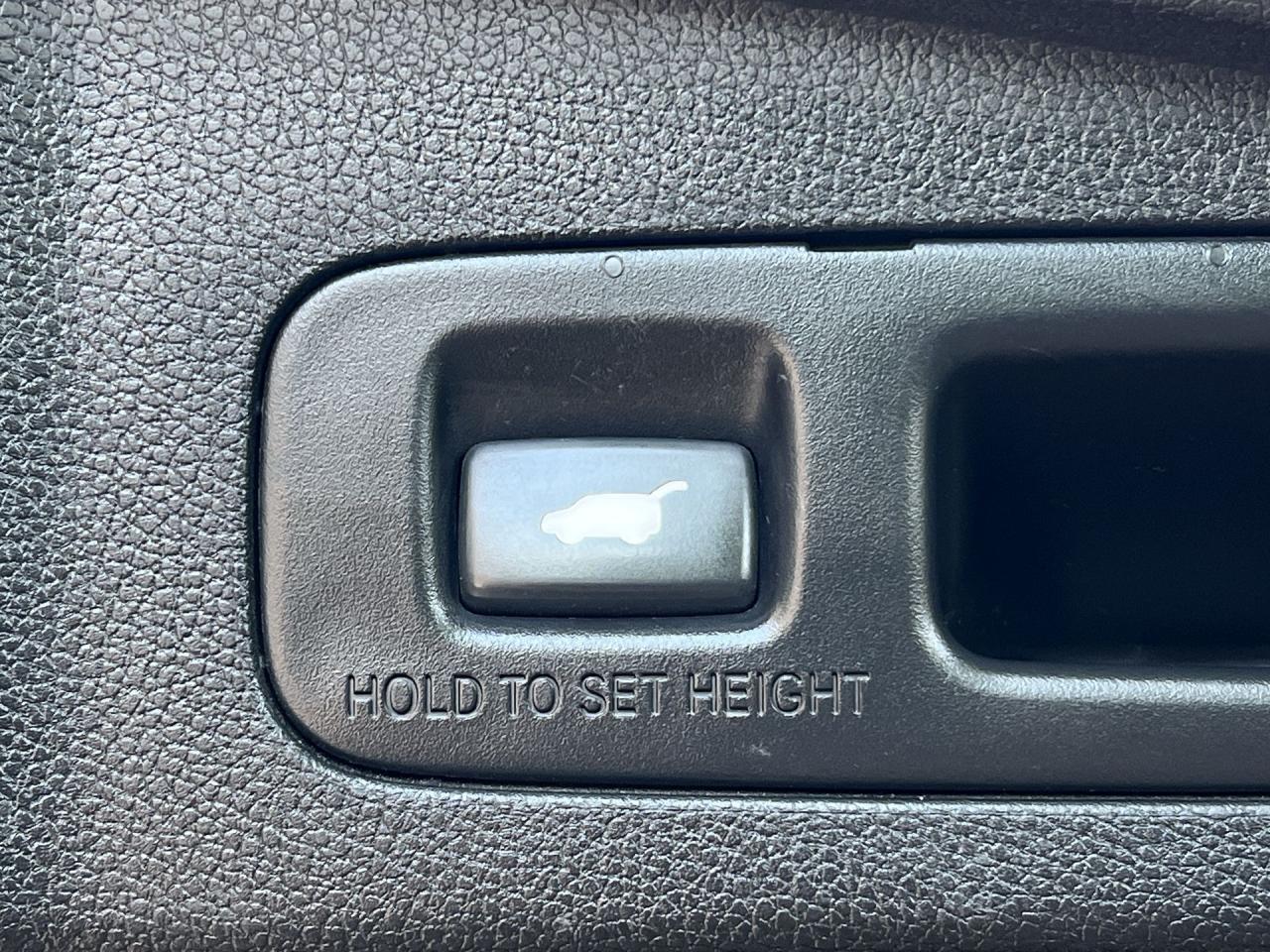 12600610