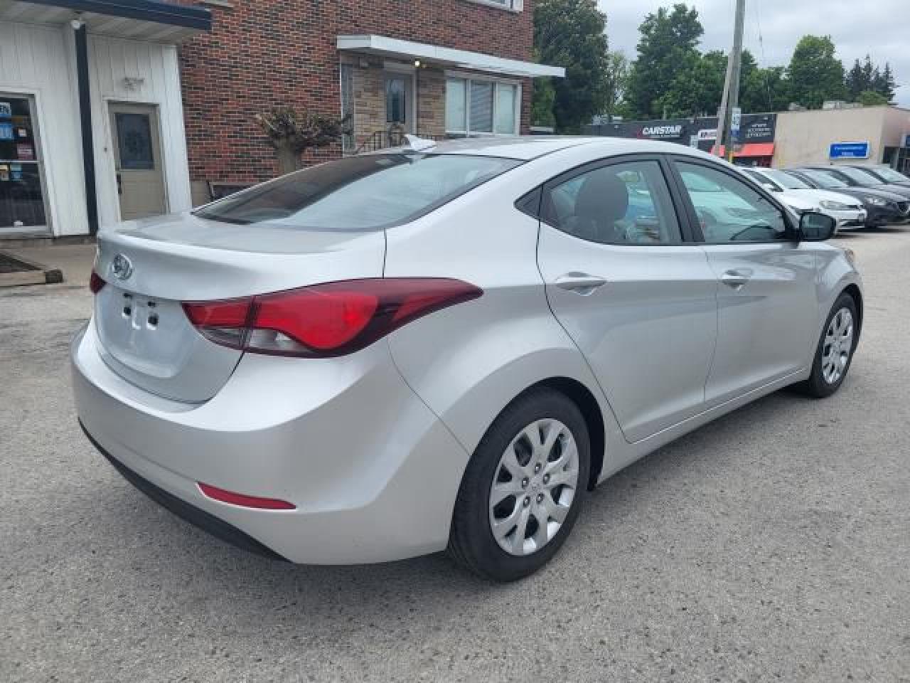 2016 Hyundai Elantra GL Photo3