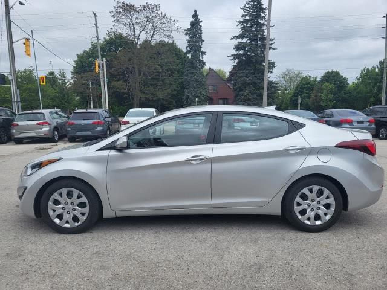 2016 Hyundai Elantra GL Photo6