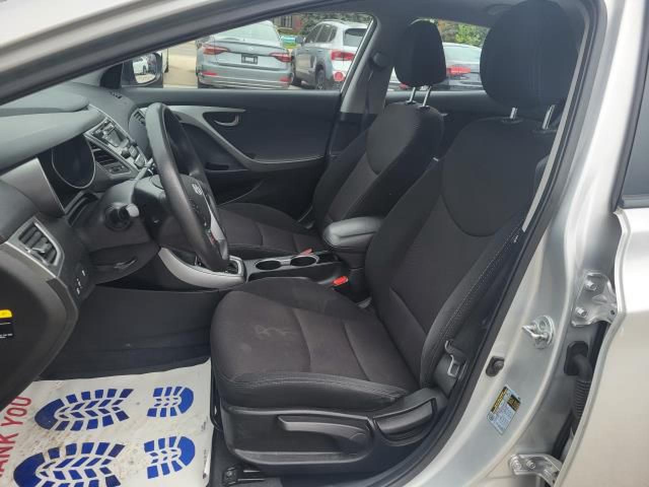 2016 Hyundai Elantra GL Photo9