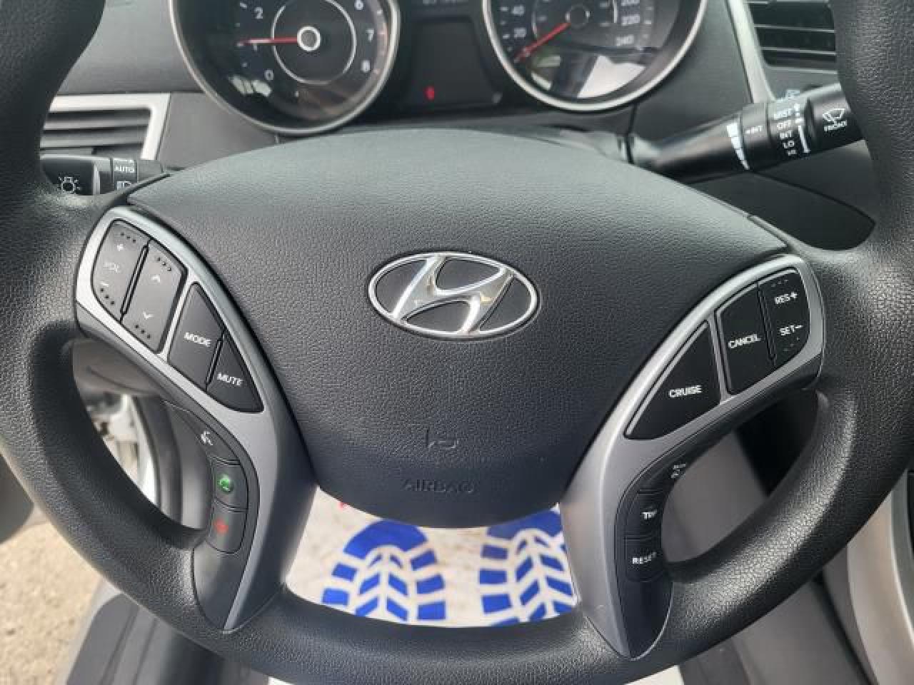 2016 Hyundai Elantra GL Photo10