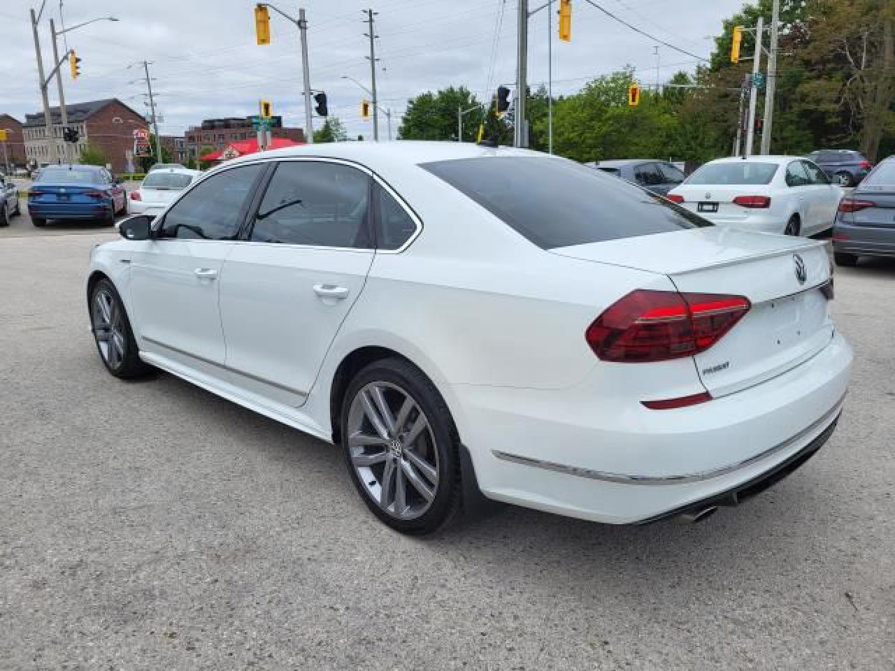 2017 Volkswagen Passat RLINE Photo27