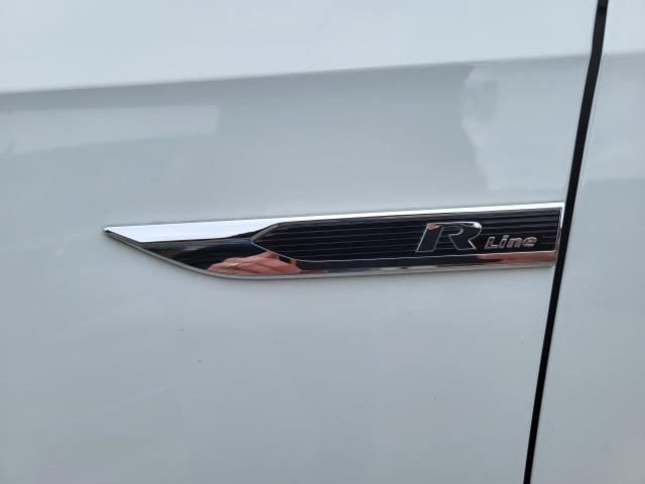 2017 Volkswagen Passat RLINE Photo31