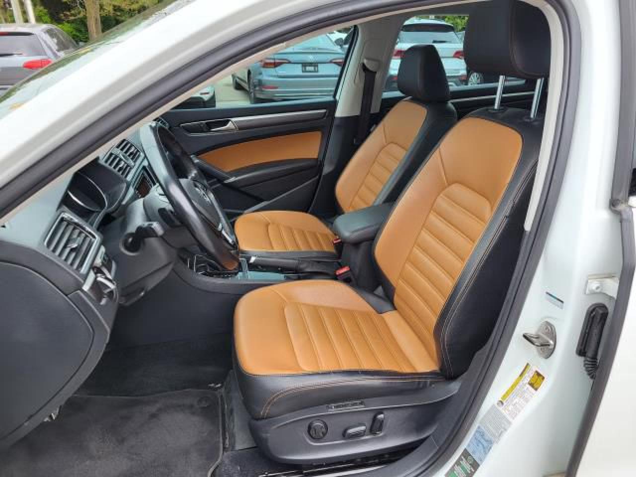 2017 Volkswagen Passat RLINE Photo32