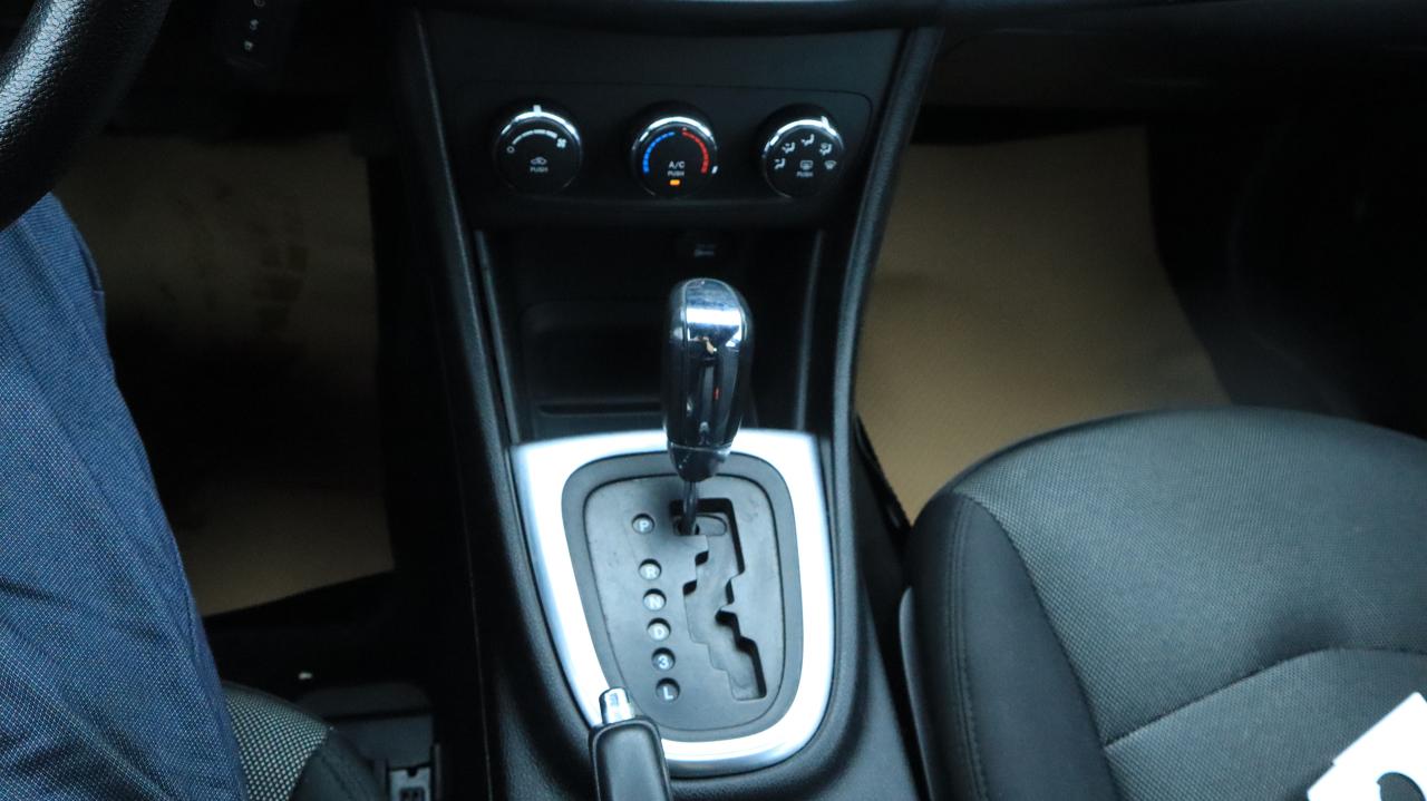 2013 Dodge Avenger base Photo5