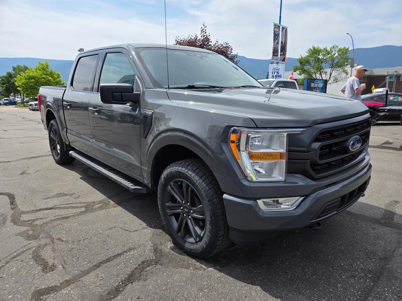 2021 Ford F-150 XLT Photo