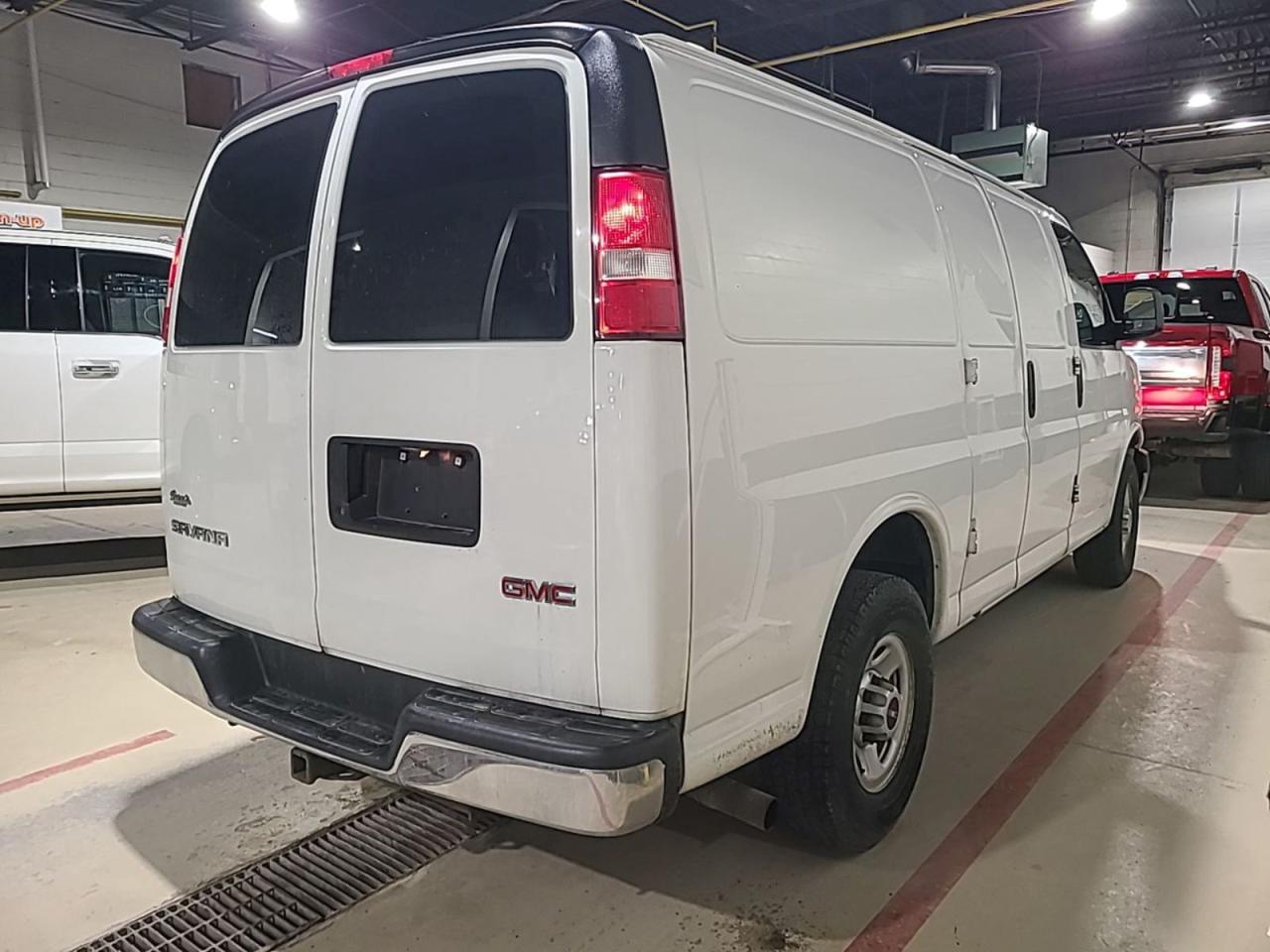 2017 GMC Savana G2500 - Photo #3