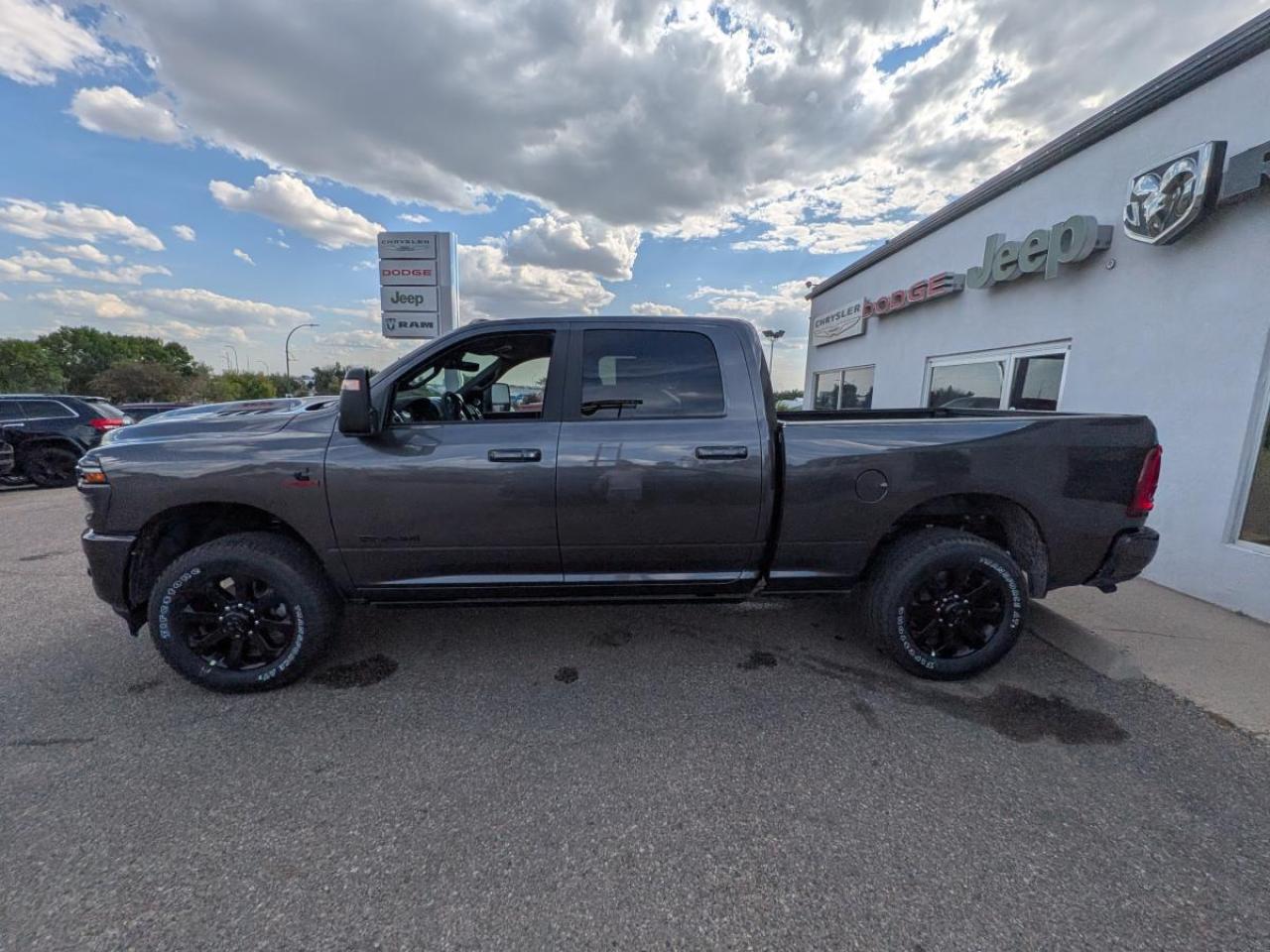 2025 RAM 2500 Laramie 4x4 Crew Cab 6'4" Box Photo3