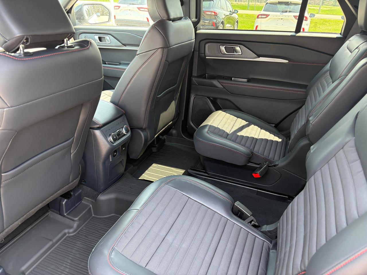 2025 Ford Explorer ST-LINE 4WD Photo5