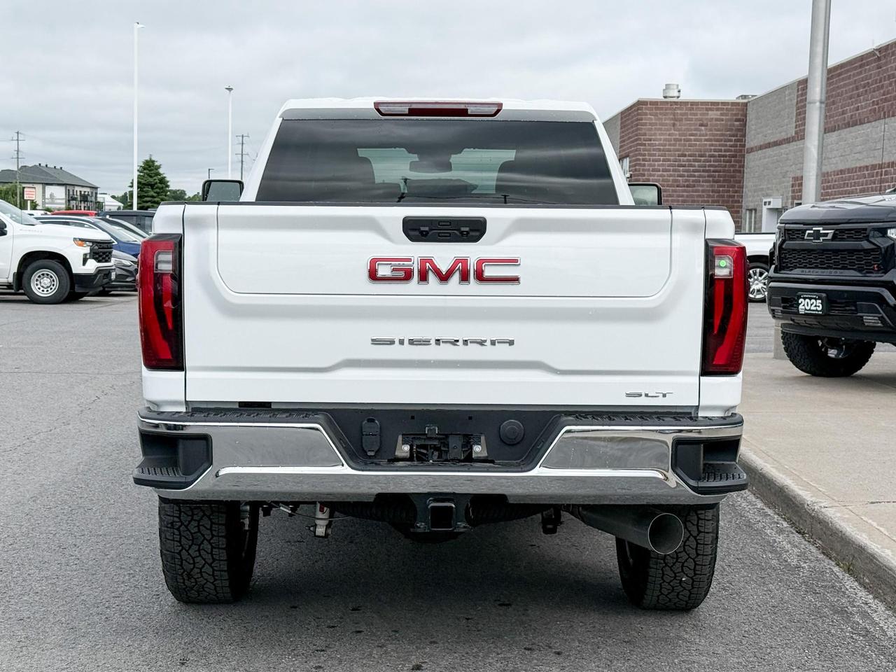 2025 GMC Sierra 2500 HD SLT DURAMAX 6.6L V8 WITH REMOTE START/ENTRY, HEATED SEATS, HEATED STEERING WHEEL, VENTILATED SEATS, BOSE SOUND SYSTEM, HD REAR VISION CAMERA Photo3