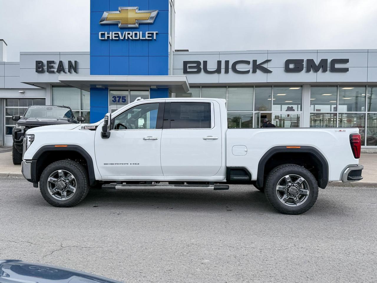 2025 GMC Sierra 2500 HD SLT DURAMAX 6.6L V8 WITH REMOTE START/ENTRY, HEATED SEATS, HEATED STEERING WHEEL, VENTILATED SEATS, BOSE SOUND SYSTEM, HD REAR VISION CAMERA Photo5