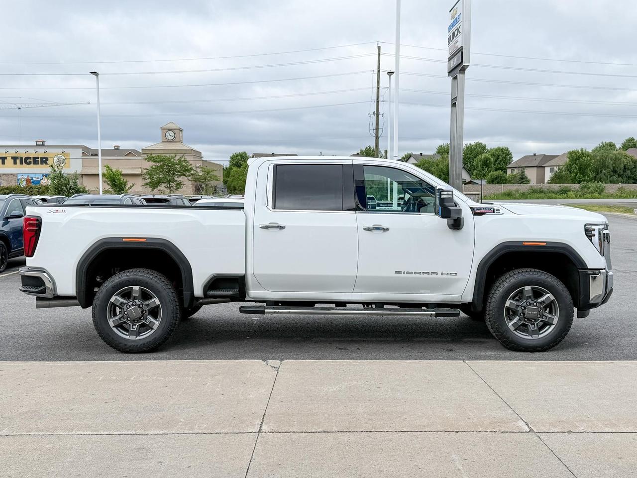 2025 GMC Sierra 2500 HD SLT DURAMAX 6.6L V8 WITH REMOTE START/ENTRY, HEATED SEATS, HEATED STEERING WHEEL, VENTILATED SEATS, BOSE SOUND SYSTEM, HD REAR VISION CAMERA Photo