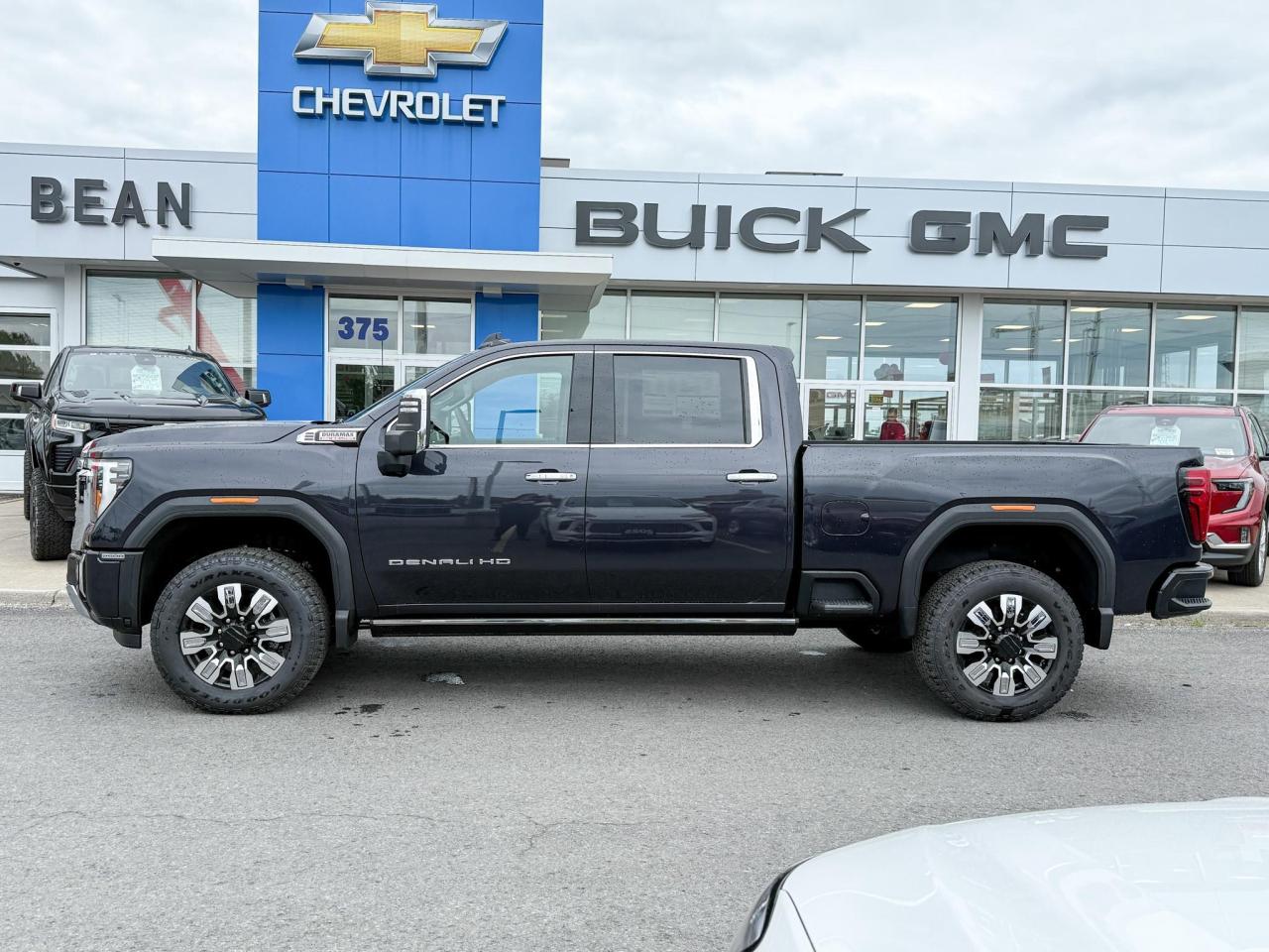 2025 GMC Sierra 2500 HD Denali DURAMAX 6.6L V8 WITH REMOTE START/ENTRY, HEATED SEATS, HEATED STEERING WHEEL, VENTILATED SEATS, HD SURROUND VISION Photo