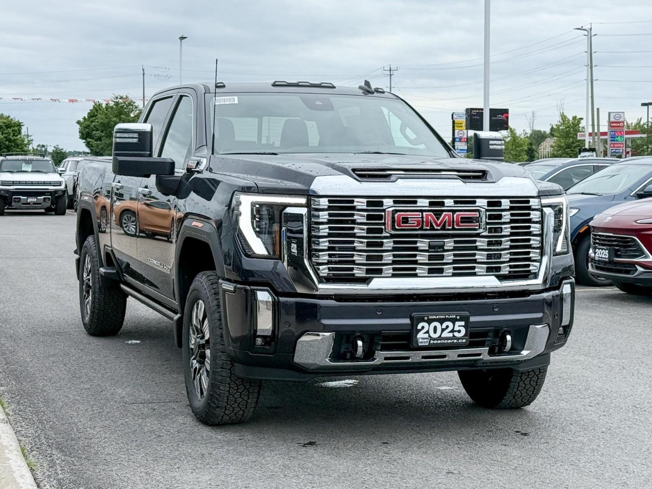 2025 GMC Sierra 2500 HD Denali DURAMAX 6.6L V8 WITH REMOTE START/ENTRY, HEATED SEATS, HEATED STEERING WHEEL, VENTILATED SEATS, HD SURROUND VISION Photo
