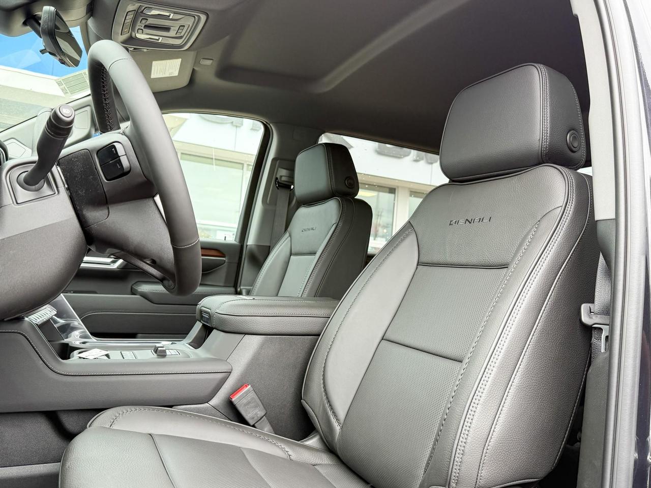 2025 GMC Sierra 2500 HD Denali DURAMAX 6.6L V8 WITH REMOTE START/ENTRY, HEATED SEATS, HEATED STEERING WHEEL, VENTILATED SEATS, HD SURROUND VISION Photo