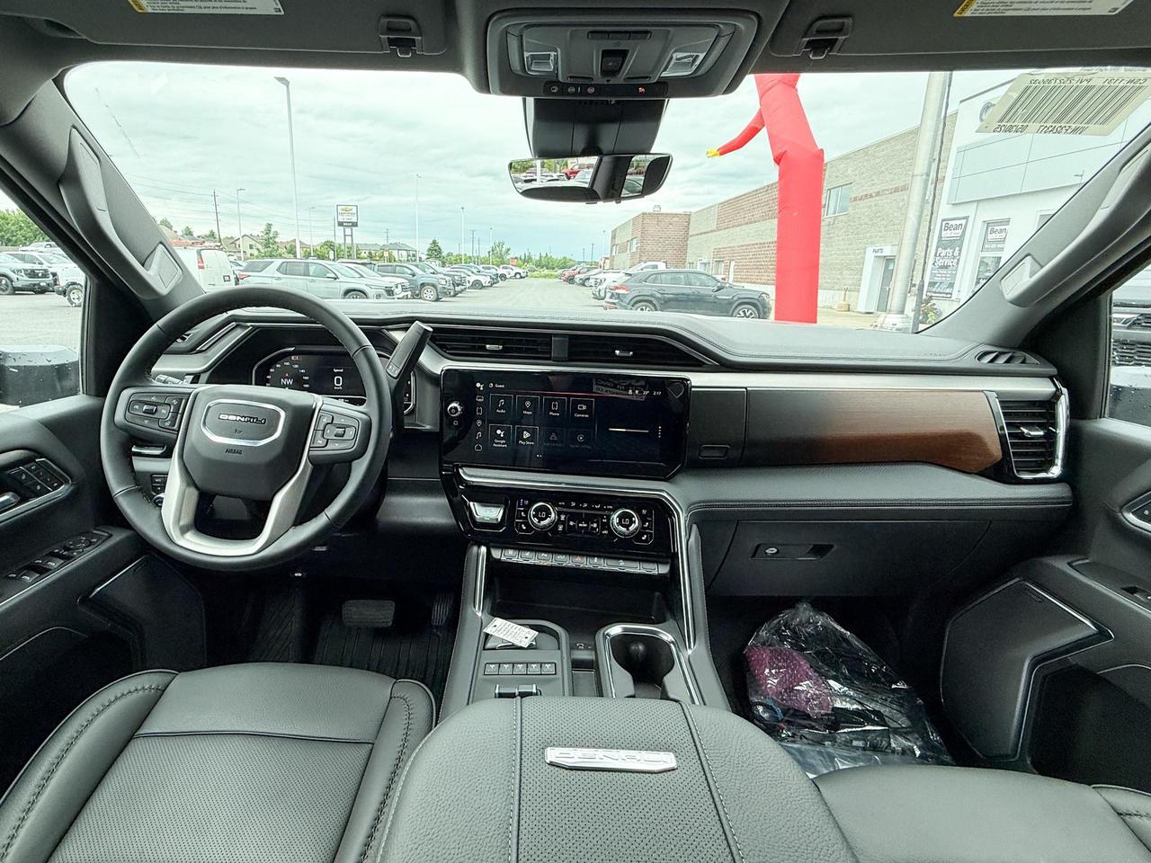 2025 GMC Sierra 2500 HD Denali DURAMAX 6.6L V8 WITH REMOTE START/ENTRY, HEATED SEATS, HEATED STEERING WHEEL, VENTILATED SEATS, HD SURROUND VISION Photo