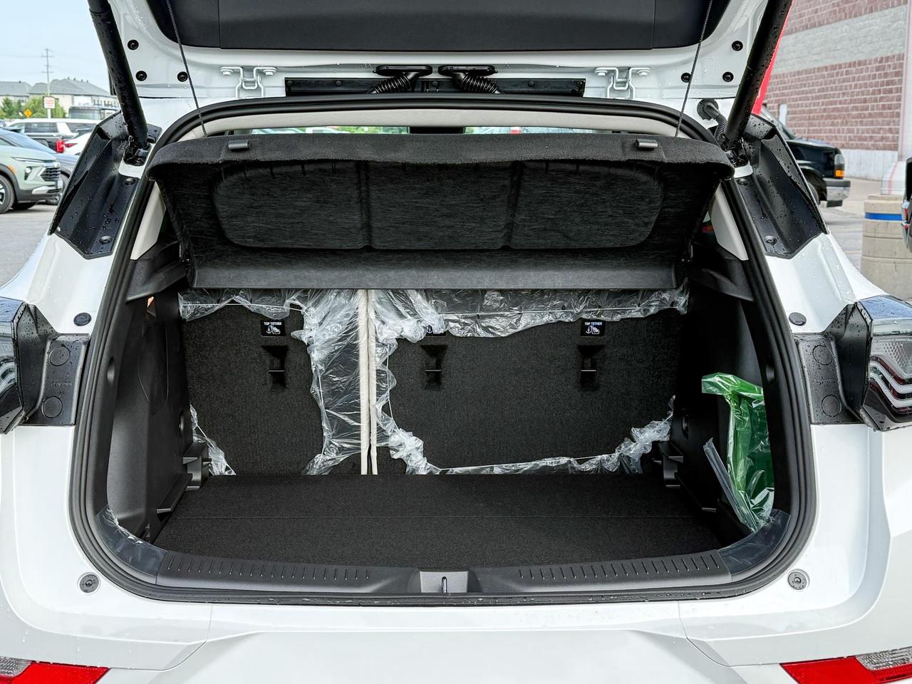 2026 Buick Encore GX Avenir 1.3L 3CYL WITH REMOTE START/ENTRY, SUNROOF, HEATED SEATS, HEATED STEERING WHEEL, HD SURROUND VISION, Photo