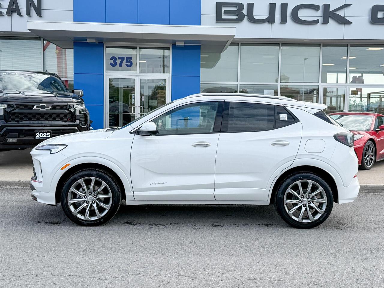 2026 Buick Encore GX Avenir 1.3L 3CYL WITH REMOTE START/ENTRY, SUNROOF, HEATED SEATS, HEATED STEERING WHEEL, HD SURROUND VISION, Photo5