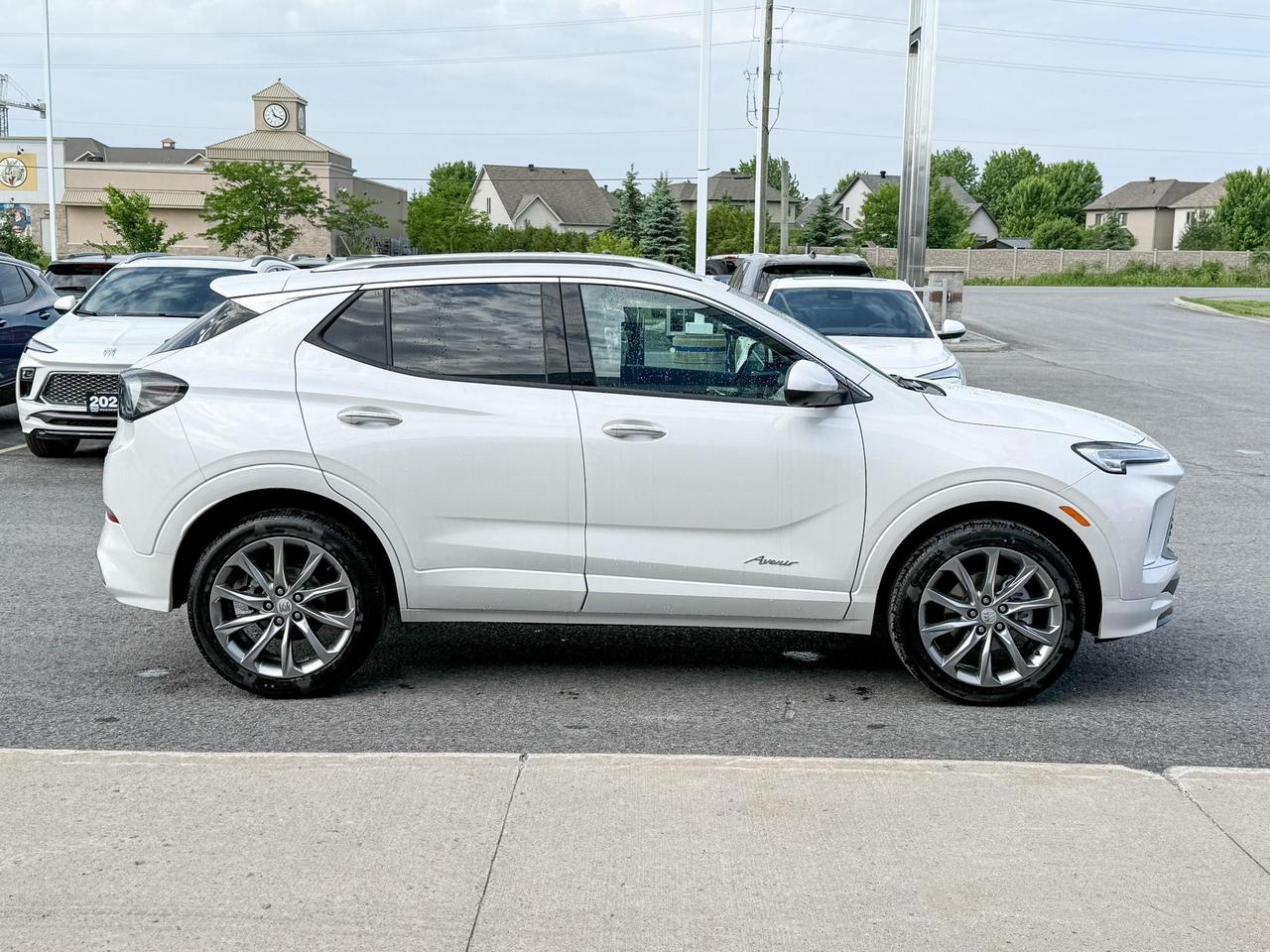2026 Buick Encore GX Avenir 1.3L 3CYL WITH REMOTE START/ENTRY, SUNROOF, HEATED SEATS, HEATED STEERING WHEEL, HD SURROUND VISION, Photo
