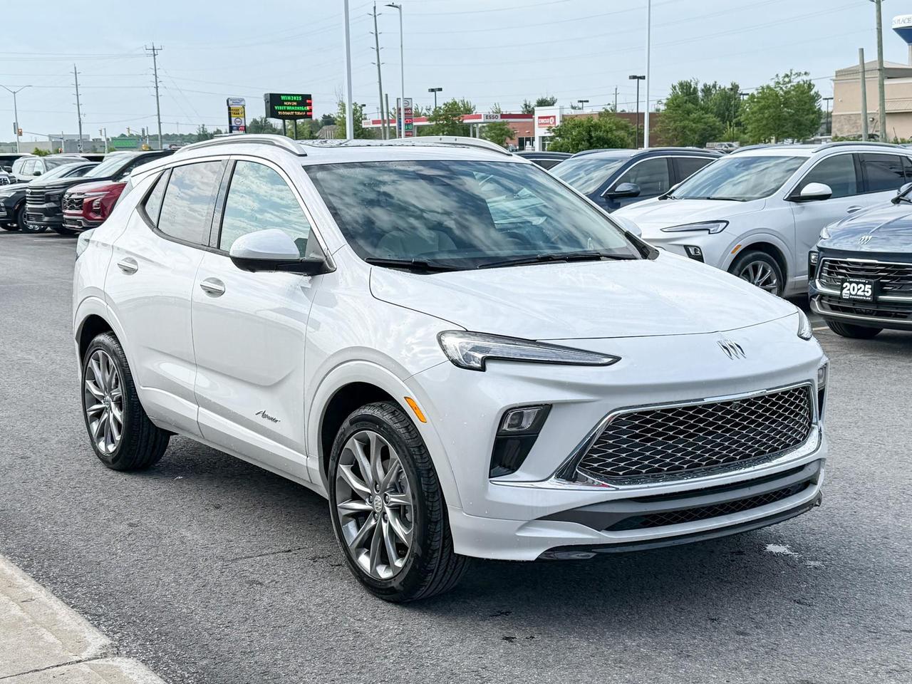 2026 Buick Encore GX Avenir 1.3L 3CYL WITH REMOTE START/ENTRY, SUNROOF, HEATED SEATS, HEATED STEERING WHEEL, HD SURROUND VISION, Photo