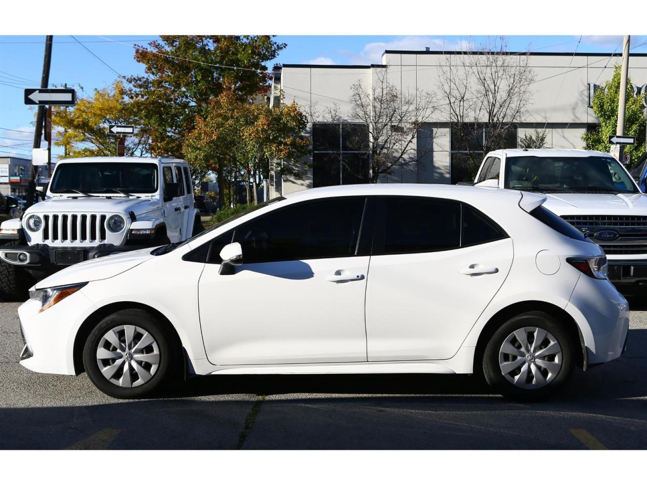 2022 Toyota Corolla SE Hatchback CVT Photo3