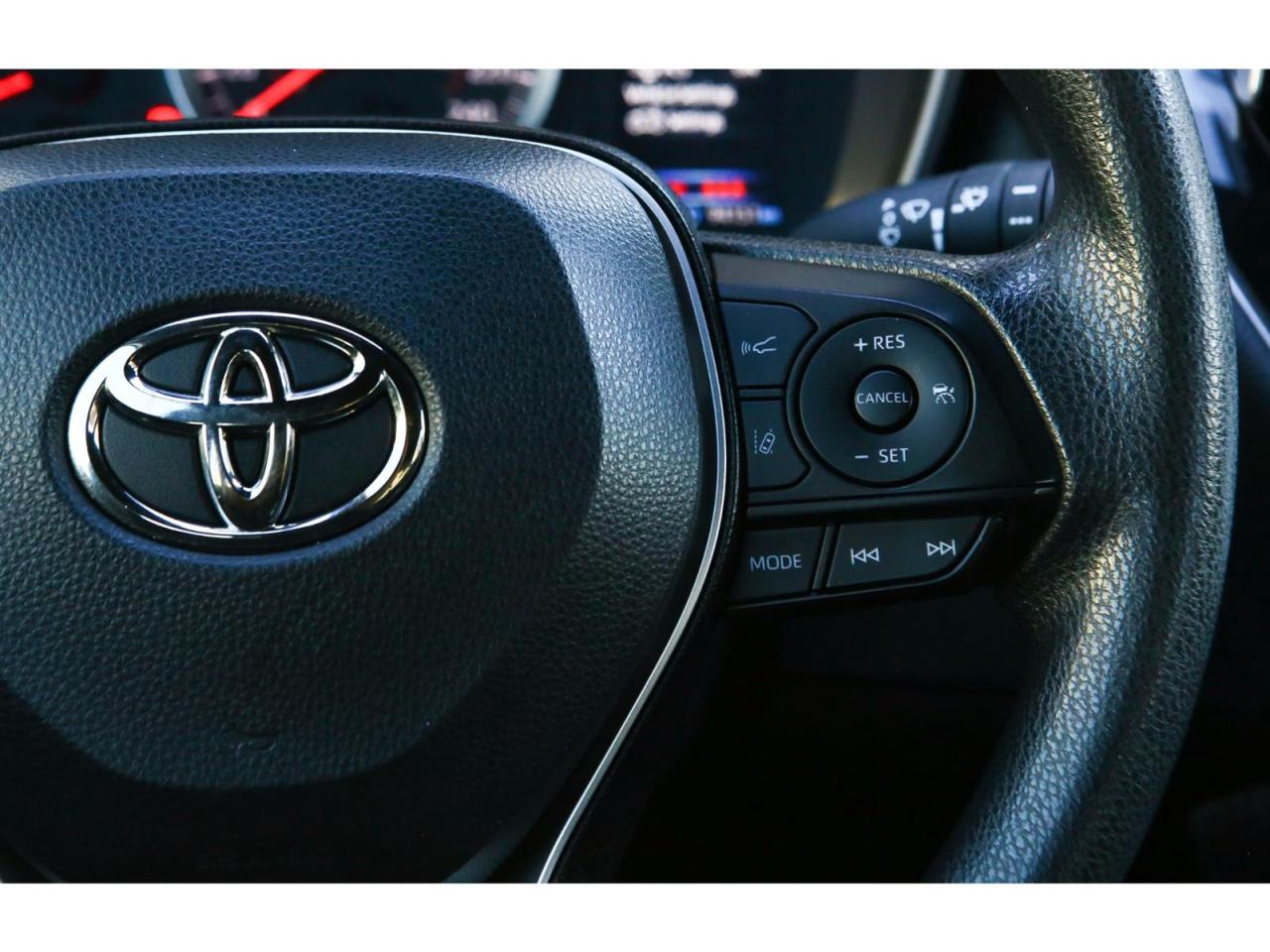 2022 Toyota Corolla SE Hatchback CVT Photo