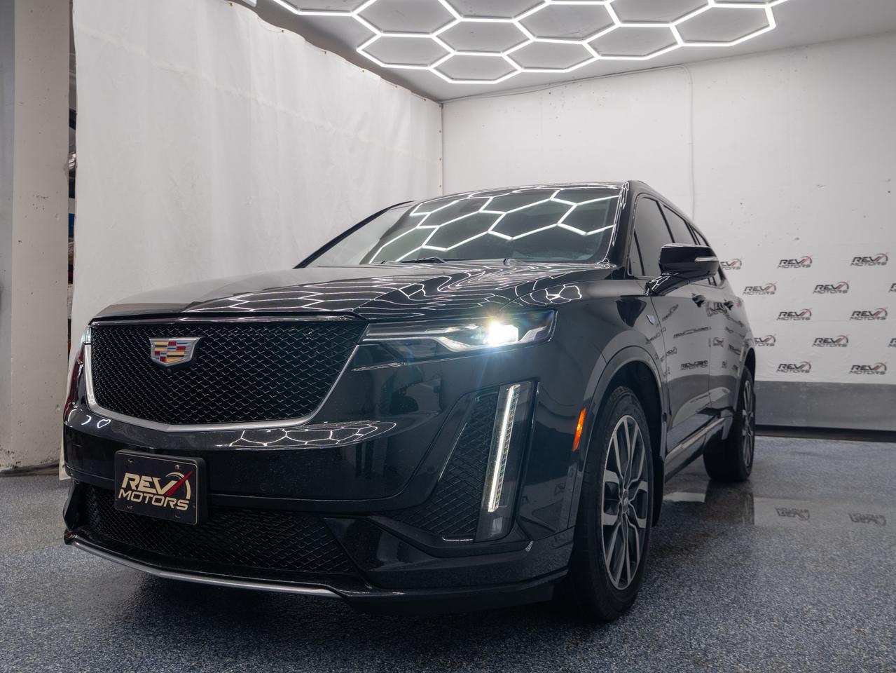2023 Cadillac XT6 Sport Photo2