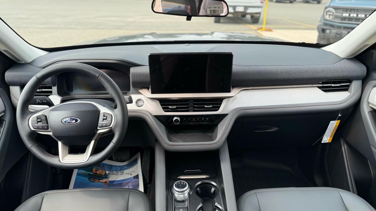 2025 Ford Explorer ACTIVE Photo5