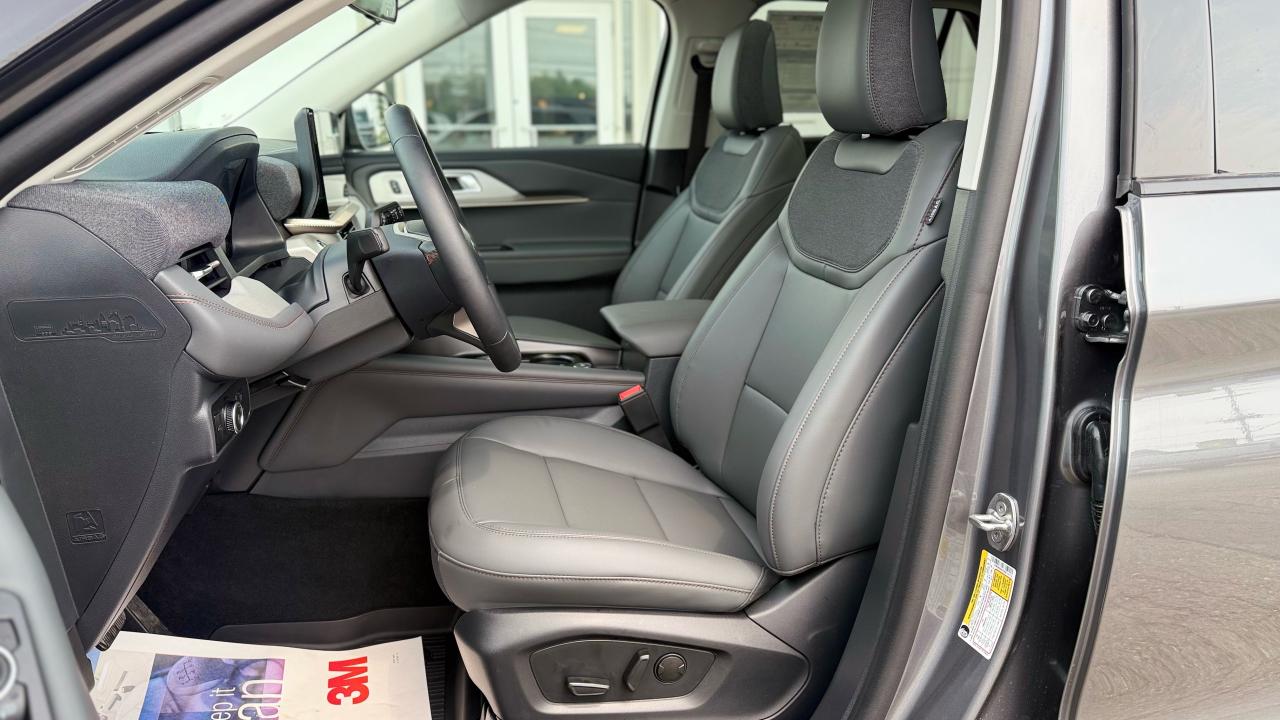 2025 Ford Explorer ACTIVE Photo4