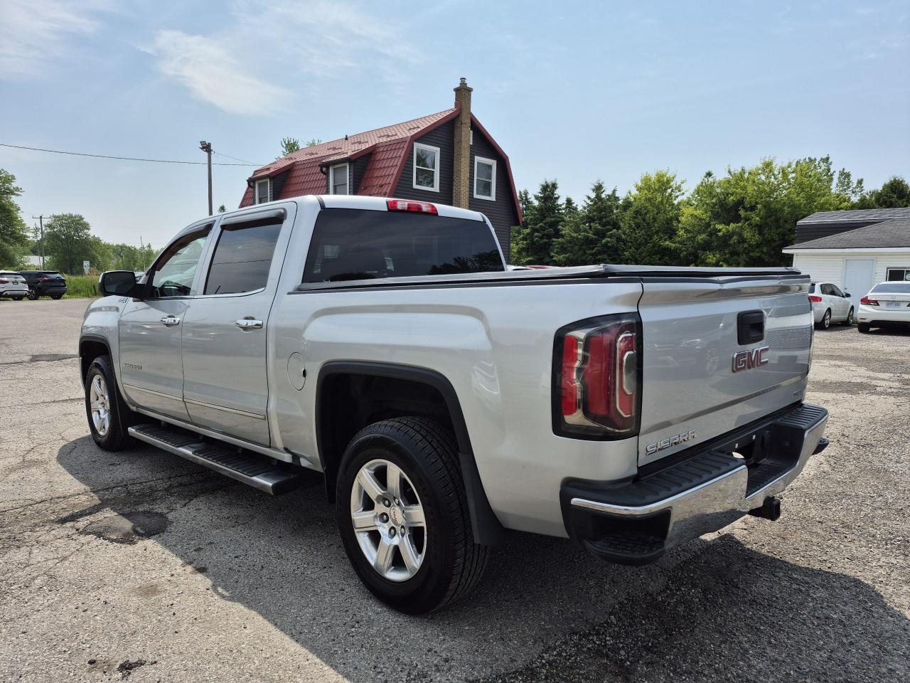 2017 GMC Sierra 1500 4WD CREW CAB 143.5" SLT Photo30