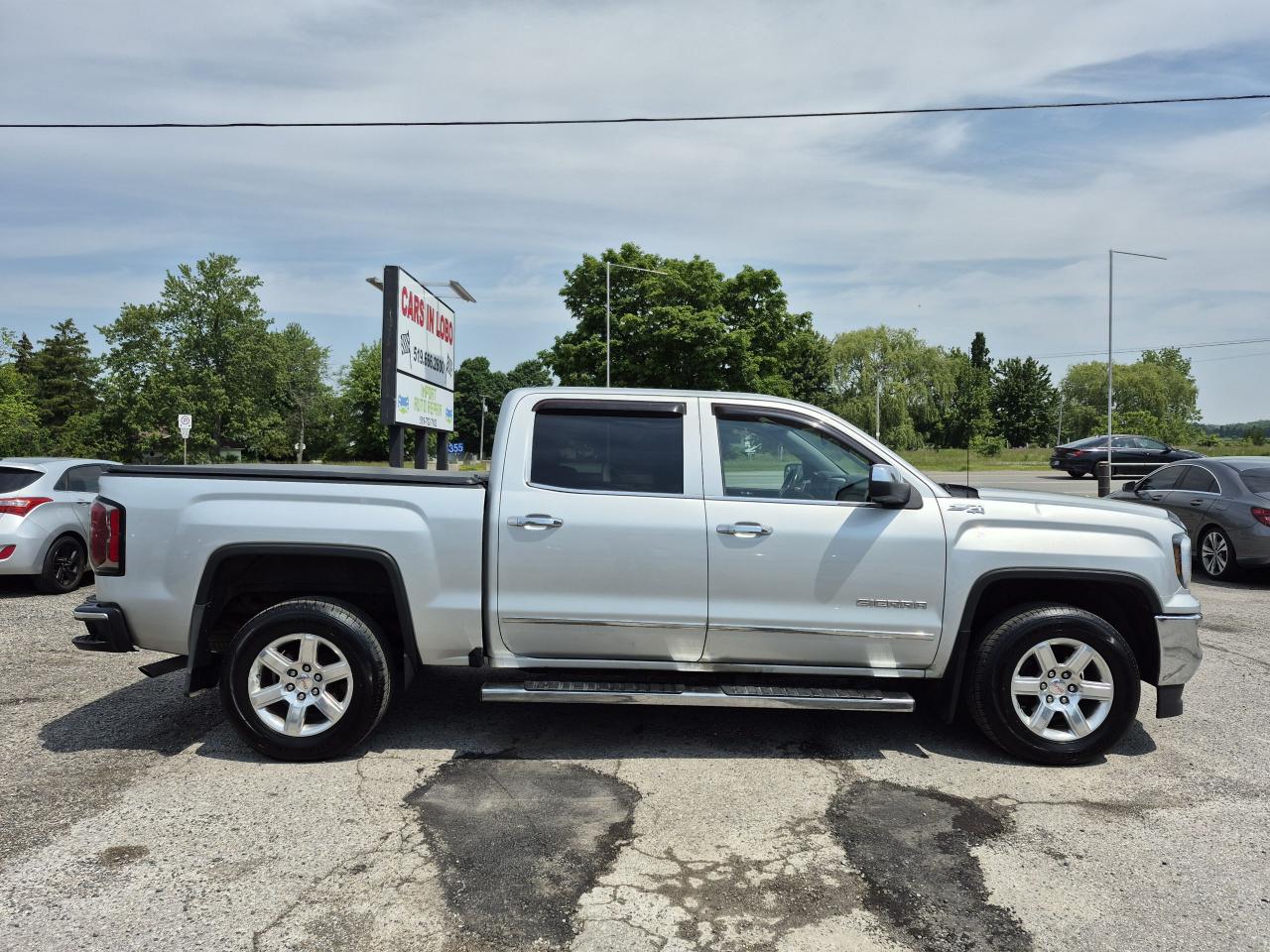 2017 GMC Sierra 1500 4WD CREW CAB 143.5" SLT Photo27