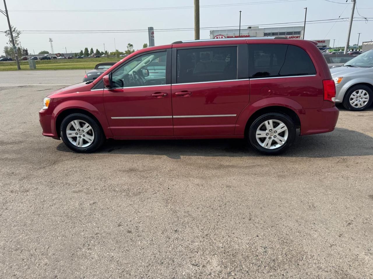 2016 Dodge Grand Caravan Crew - Photo #2