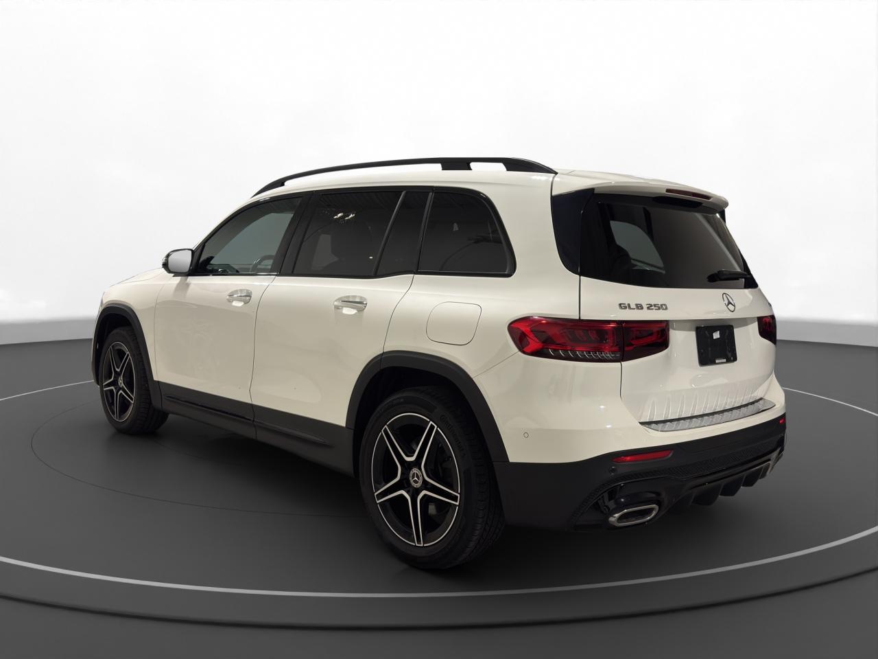 2021 Mercedes-Benz GLB GLB 250 | AMG PACKAGE| 7 SEATER - Photo #5