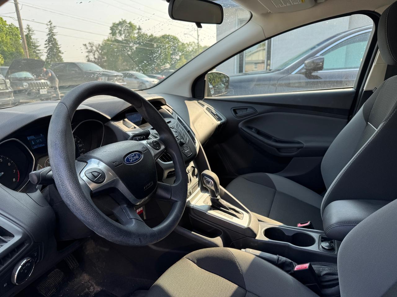 2012 Ford Focus SE - Photo #9