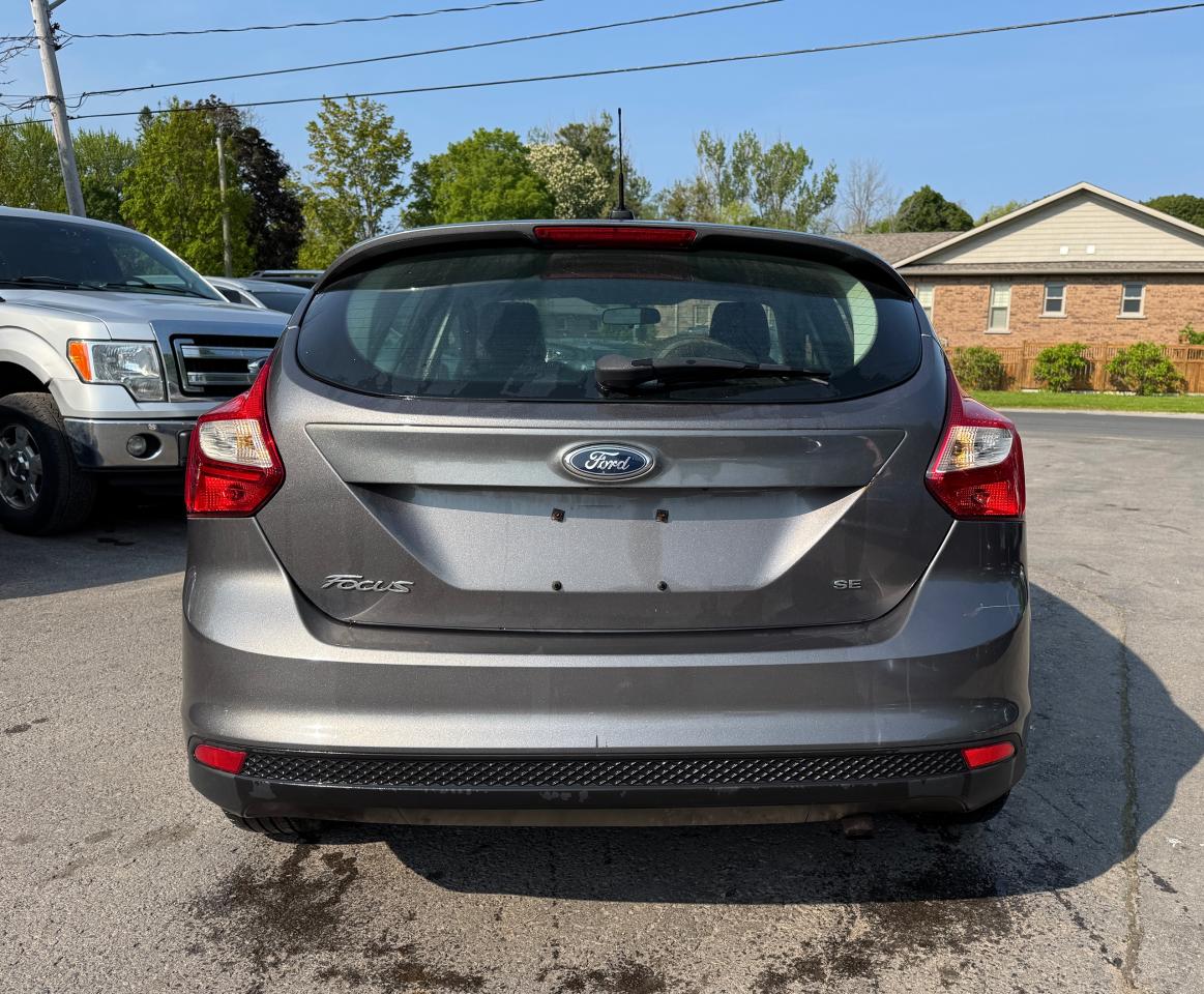2012 Ford Focus SE - Photo #6